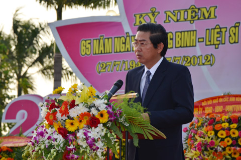 Bí thư Tỉnh ủy, Chủ tịch HĐND tỉnh Võ Văn Dũng phát biểu tại buổi lễ.